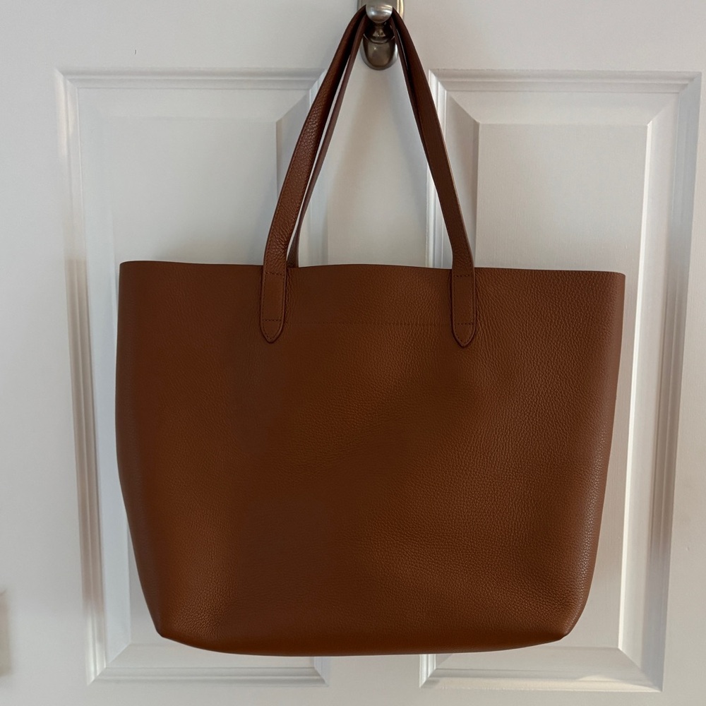 Cuyana Rich Tan Leather Tote